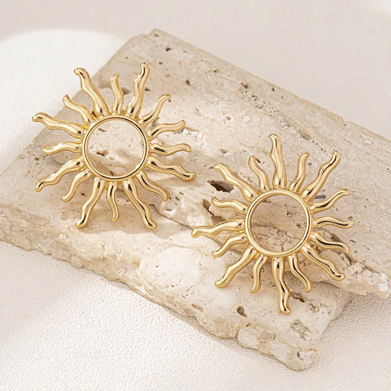 kf-S05940bb0af7549f583a2e7c5c4a25f8b8.webp Boucles d'oreilles soleil tournesol élégantes de Style rétro pour les rassemblements des femmes, accessoires de bijoux, boucles d'oreilles multifonctions à la mode – Image 5
