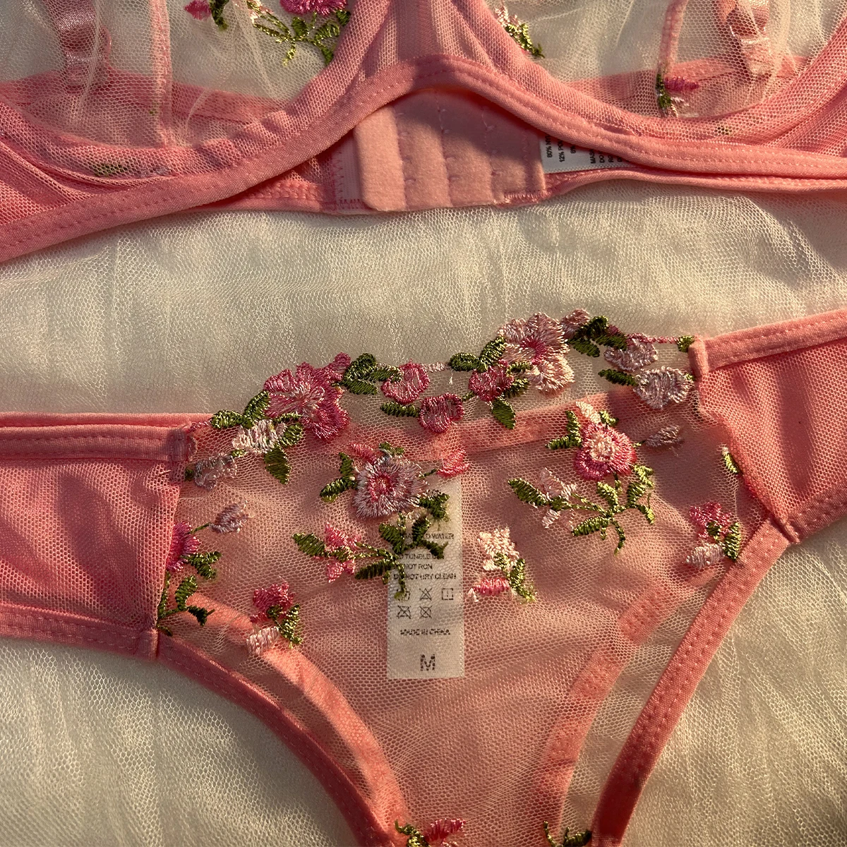 kf-Sdbf8b0577082438aa126ffe658857987y.webp Lingerie florale dentelle – ensemble femme – Image 2