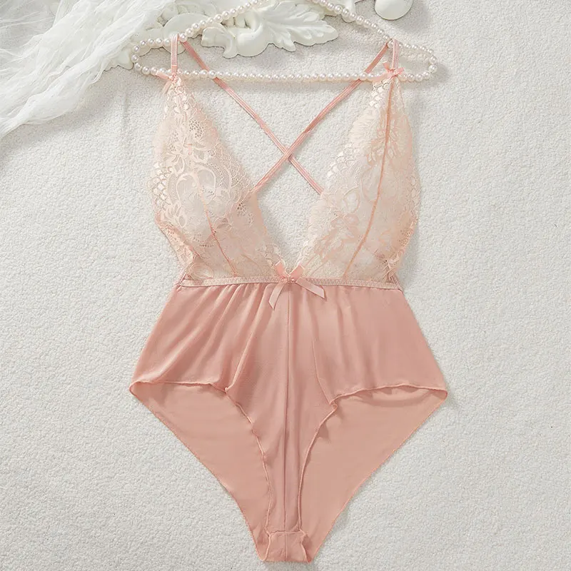 éduction florale – lingerie transparente femme