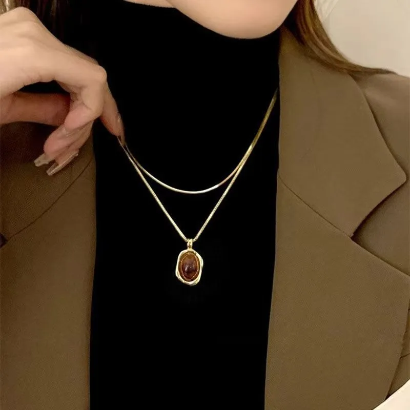 Collier Double couche ambre avec chaîne de pull en or pour femmes, accessoire de bijoux élégant haut de gamme, nouvelle collection automne hiver 2025